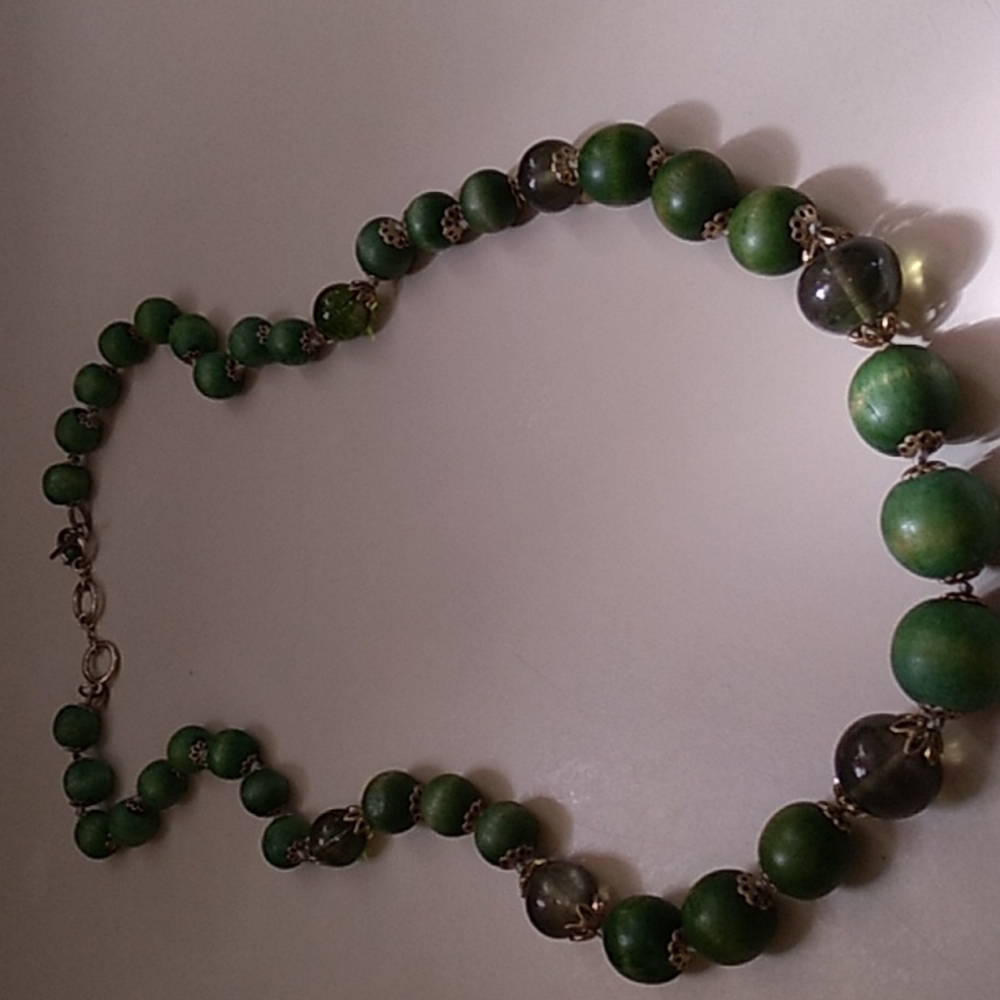 Vintage Gold and Green Bead Necklace - Picture 2 of 6